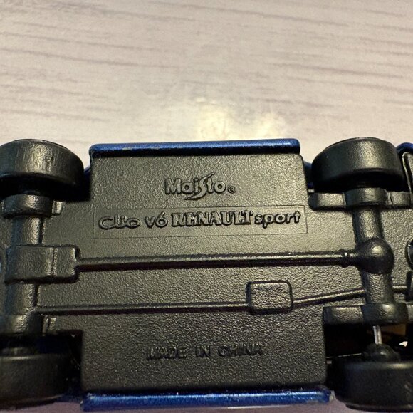 Maisto Renault Clio V6 Sport Car, 1:64 Scale Blue (SKU: 262TO) - Picture 6 of 7